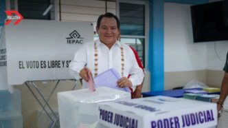 Joaquín Díaz Mena vota en las elecciones del Poder Judicial